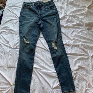 New Universal Threads High-Rise Skinny Jeans
